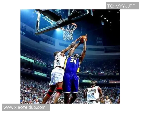 2001年NBA总决赛回顾魔术队与湖人队的激烈对抗与精彩瞬间