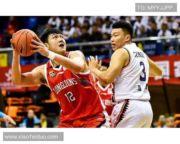 李根的篮球之路：从青涩少年到职业赛场的辉煌历程与心路历程